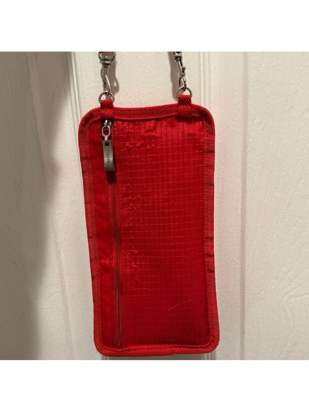 BAGGALLINI RED NYLON NECK STRAP, PASSPORT HOLDER, TRAVEL DOCUMENT ORGANIZER BAG - Picture 3 of 16